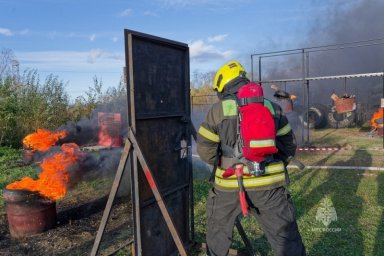 Состязания за звание лучшего звена газодымозащитной службы прошли в Вилючинском городском округе на Камчатке 9