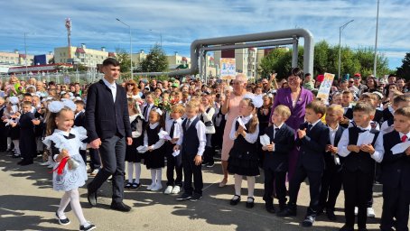 Торжественные линейки и классные часы, посвящённые началу нового учебного года, прошли в Петропавловске-Камчатском 9