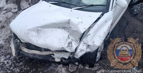 Пожилой водитель пострадал в столкновении на встречке в Елизове на Камчатке 0