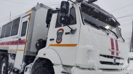 Спасатели МЧС России во время циклона оказывали помощь жителям Камчатки 0