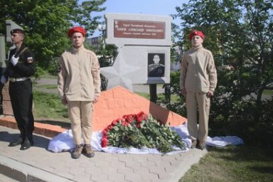 Памятный знак герою России Александру Попову открыли в столице Камчатки 7