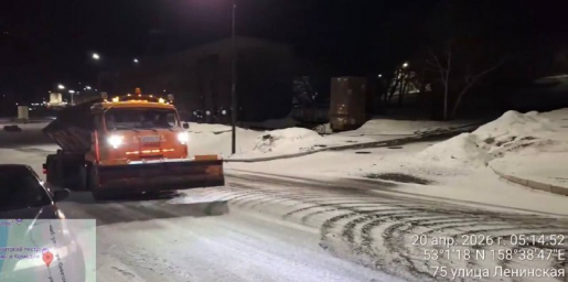 Продолжается круглосуточная расчистка улиц Петропавловска-Камчатского 7