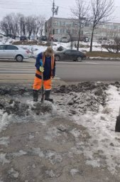 Работы по зимней уборке городской территории продолжаются в Петропавловске-Камчатском 6