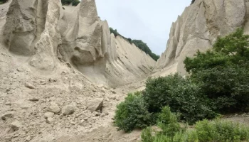 Землетрясение повредило Кутхины баты на Камчатке Землетрясение повредило Кутхины баты на Камчатке