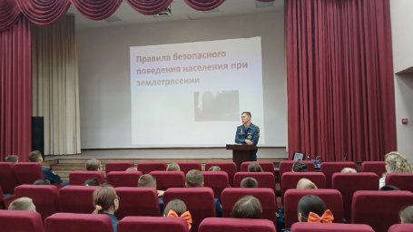 Безопасному поведению во время чрезвычайных ситуаций учатся школьники Камчатки 0
