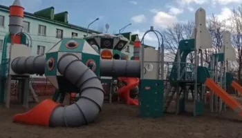 Детская площадка, оборудованная освещением и системой видеонаблюдения, появилась на Камчатке