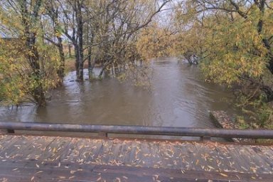 Пошел на спад уровень воды в реке Большая Воровская, подтопившей село Соболево на Камчатке 0