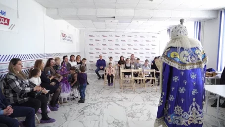 Всероссийский Дед Мороз передал подарки камчатским детям участников СВО 1