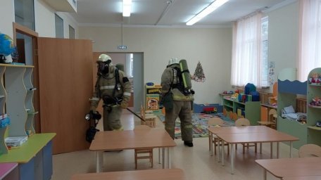 Огонь в музыкальном зале и сильное задымление: очередные пожарно-тактические учения прошли на Камчатке 3