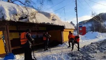 Расчистка магистралей, внутриквартальных проездов и придомовых территорий идет в Петропавловске-Камчатском