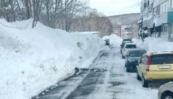 Дорожные службы продолжают работы по устранению последствий циклона в Петропавловске-Камчатском