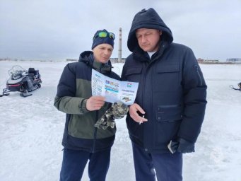 Рыбаки продолжают выходить на лёд в Камчатском крае 5