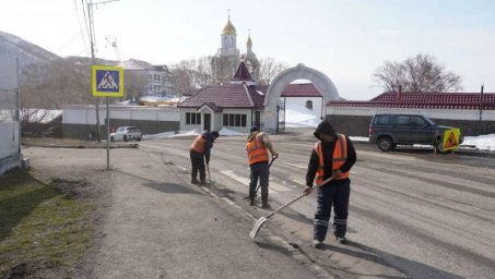 Основной задачей дорожников остаётся уборка песка и мусора в Петропавловске-Камчатском 5