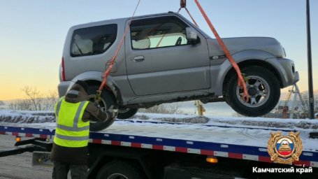 Спецрейд по борьбе с незаконной парковкой прошёл в Петропавловске-Камчатском 0