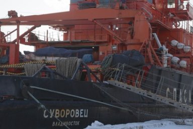 Ледокольное спасательное судно «Суворовец» зашло в порт Камчатки 7