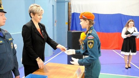 107 школьников прошли посвящение в кадеты МЧС России на Камчатке 8