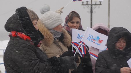 Непогода не помешала провести праздничный митинг в честь 10-летия воссоединения Крыма с Россией 12