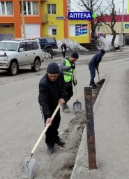 Подрядные организации ликвидировали мусор и песок на обочинах центральных магистралей в Петропавловске-Камчатском 0