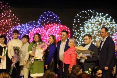 Лучших педагогов чествовали в Елизове на Камчатке 7