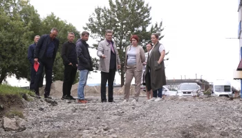 Владимир Агеев принял участие в совещании по ремонту придомовой территории в своем округе
