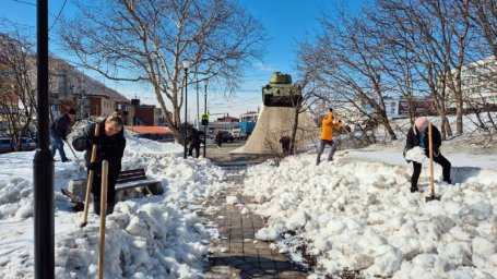 Сезонные работы по содержанию улично-дорожной сети проходят в столице Камчатки 5