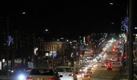 К новогодним праздникам украшают столицу Камчатки 0