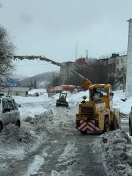 Плановые работы по ликвидации последствий снегопадов проводят в Петропавловске-Камчатском 2