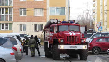 В Елизове камчатские пожарные потушили пожар в одной из квартир на ул. Рябикова В Елизове камчатские пожарные потушили пожар в одной из квартир на ул. Рябикова
