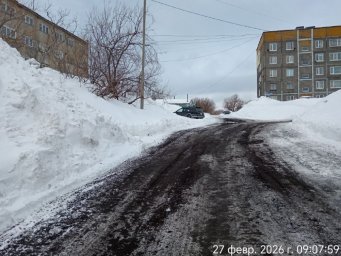 Коммунальные службы продолжают бороться со снегом и льдом в Петропавловске-Камчатском 5
