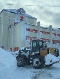Работы по ликвидации снежных заносов продолжаются круглосуточно в Петропавловске-Камчатском 2