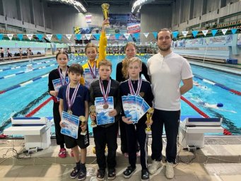 51 медаль завоевали в соревнованиях &laquo;Весёлый дельфин &ndash; 2026&raquo; юные пловцы из Елизова на Камчатке 1