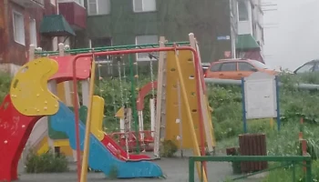 В Петропавловске-Камчатском приводят в порядок детские площадки