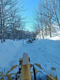 Расчистка и обработка проезжих частей пескосоляной смесью продолжаются в Петропавловске-Камчатском 6