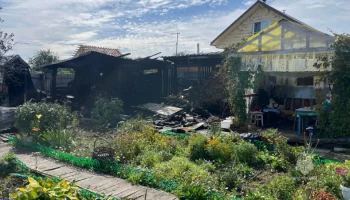 Пожарные ликвилировали пожар в городе Елизово на Камчатке
