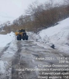 Подрядные организации убирают песок и мусор с улиц столицы Камчатки 0