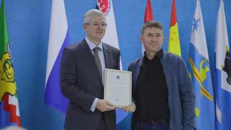 Наградами отметил специалистов за слаженные действия в период сейсмической активности губернатор Камчатки 3