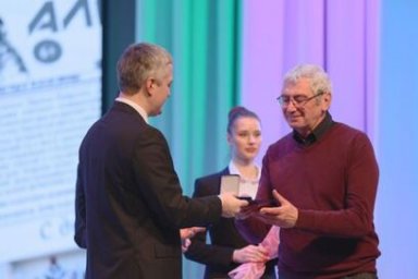 Губернатор Камчатки вручил награды работникам СМИ в День российской печати 5