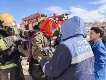 Тренировались тушить торгово-развлекательный комплекс &laquo;Глобус&raquo; пожарные МЧС России на Камчатке 6