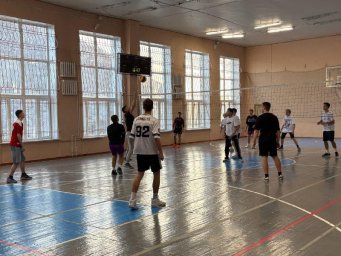 Соревнования по волейболу среди студенческих групп первого курса прошли в университете на Камчатке 2