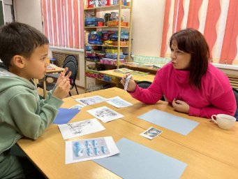 Творческий мастер-класс по созданию морских тропических пейзажей прошел в Вилючинске на Камчатке 3