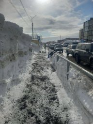Коммунальные службы продолжают бороться со снегом и льдом в Петропавловске-Камчатском 4