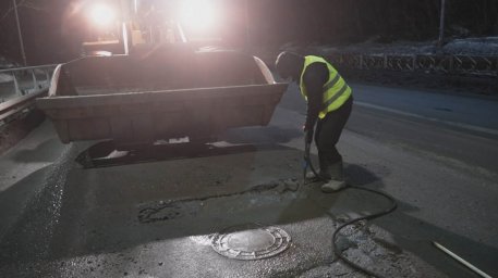 Ямочный ремонт дорог проводят по ночам в Петропавловске-Камчатском 1