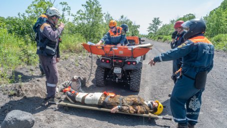На Камчатке спасатели провели тренировку по поиску людей, заблудившихся в лесу 4