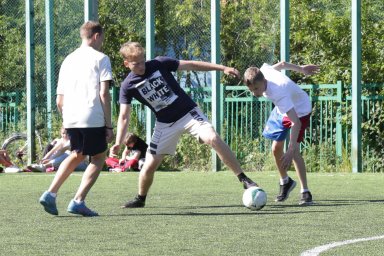 В столице Камчатки юные любители футбола сразились за кубок Ленинского района среди дворовых команд 1