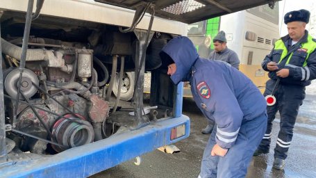 Автобусы на предмет технического и санитарного состояния проверили в столице Камчатки 3