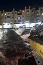 Работы по зимнему содержанию дорог продолжались в ночную смену в Петропавловске-Камчатском 14