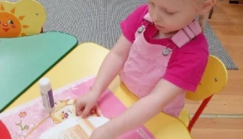 Тематические занятия в учебных учреждениях прошли к Дню Героев Отечества на Камчатке Тематические занятия в учебных учреждениях прошли к Дню Героев Отечества на Камчатке