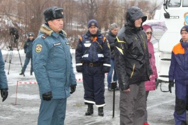 На Камчатке руководителей органов власти научили тушить пожар и оказывать первую помощь 10