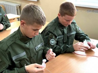 Более тысячи оберегов для бойцов СВО создали курсанты на Камчатке 0