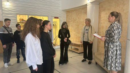 Профориентационная экскурсия прошла в отделе ЗАГС Петропавловска-Камчатского 0